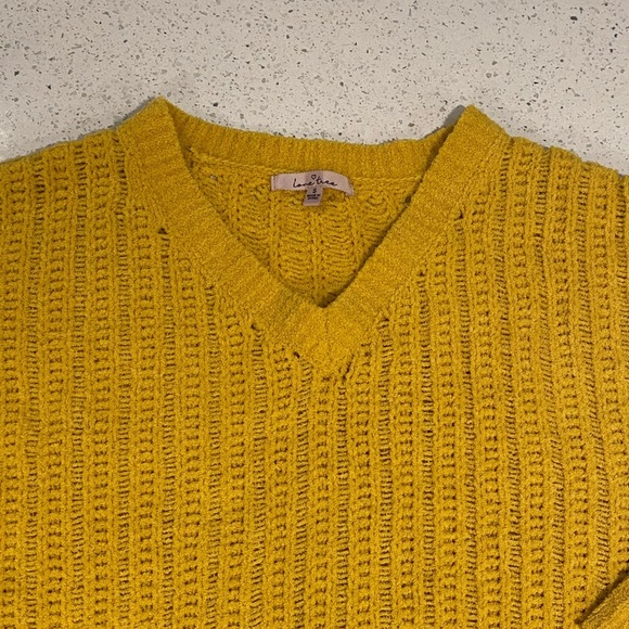 Women’s V- Neck knitted sweater - Picture 3 of 4
